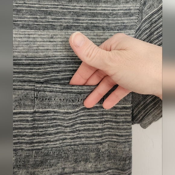 H&M Tee - Picture 2 of 3